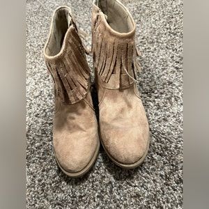 Fringe tan boots
